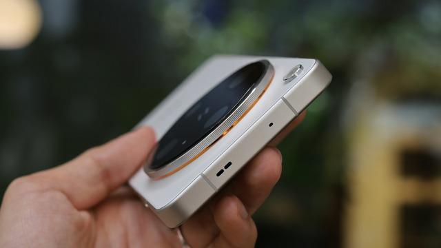 Oppo'dan yeni telefon geliyor: 16:9 ekran ve 1 mm çerçeve!