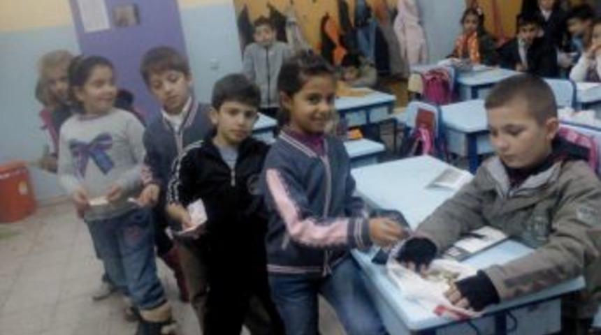 Minikler, har&ccedil;lıklarını depremzede &ccedil;ocuklara bağışladı