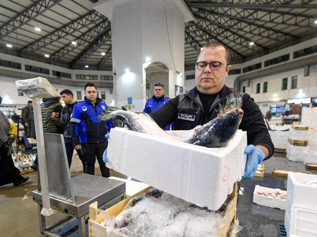 Balık halinde ilk ayda işlem hacmi 9 bin tonu aştı