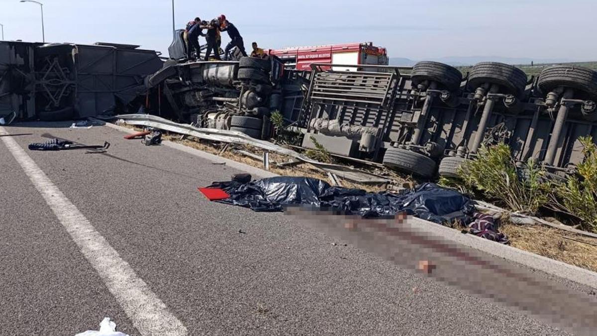 Manisa da katliam gibi kaza! 11 kişi &ouml;ld&uuml;, 26 kişi yaralandı 2