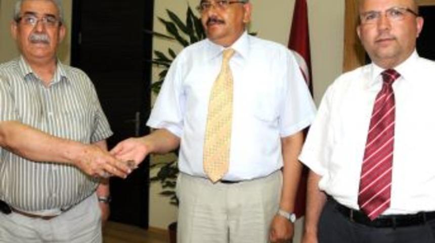 Belediyenin hizmetlerinden memnun kaldı, 5 bin TL bağışta bulundu