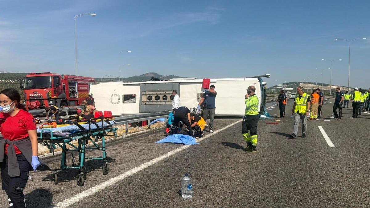 Manisa da katliam gibi kaza! 11 kişi &ouml;ld&uuml;, 26 kişi yaralandı 5