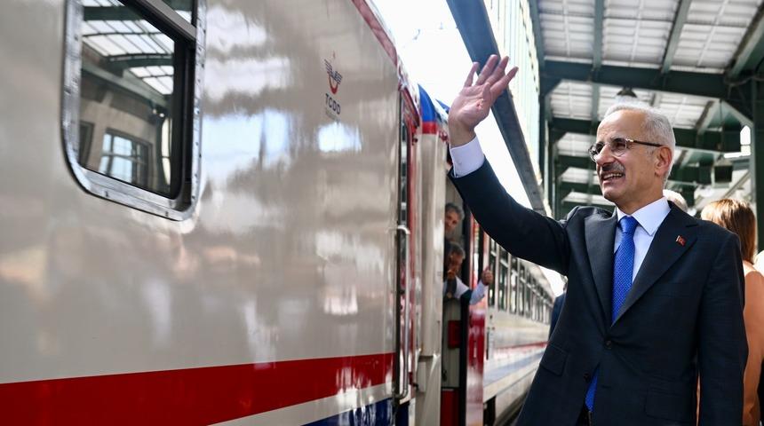 Turistik Doğu Ekspresi yeni sezonda 70 kez sefer yapacak, biletler i&ccedil;in tarih belli oldu