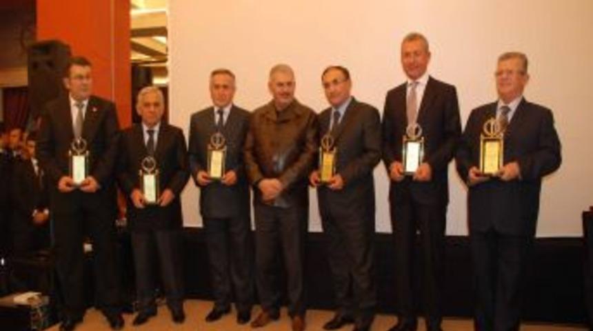 Bakan Ergin, toplantıya ge&ccedil; kalan Bakan Yıldırım&rsquo;a 350 km yol cezası kesti