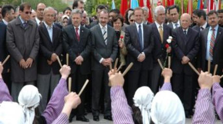 Bu yıl T&uuml;rk Dil Bayramı devlet t&ouml;reni olarak kutlanacak