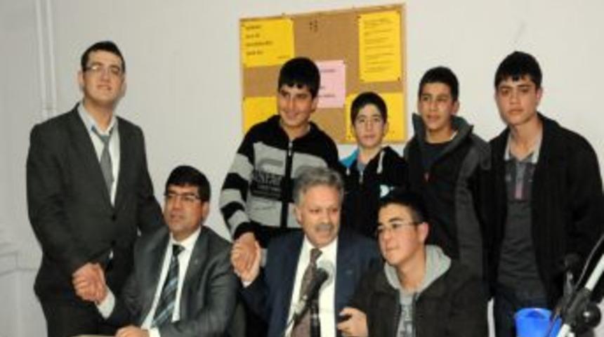 Vali Kahraman: Herkesin yardımlaştığı yerde işler yarım kalmaz