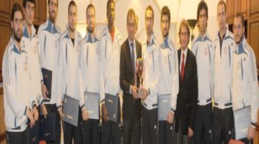 DÜZELTME-Yenilgisiz şampiyon olan ZKÜ Basketbol Takımı, 1.lige yükseldi