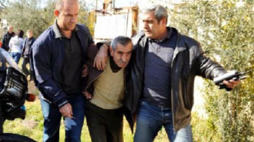 Yaşlı adam, tartıştığı eşini &ouml;ld&uuml;rd&uuml;