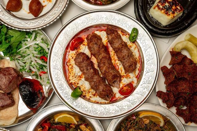 Baklavadan kebaba, beyrandan katmere: 12 ünlü şeften lezzet çıkarması