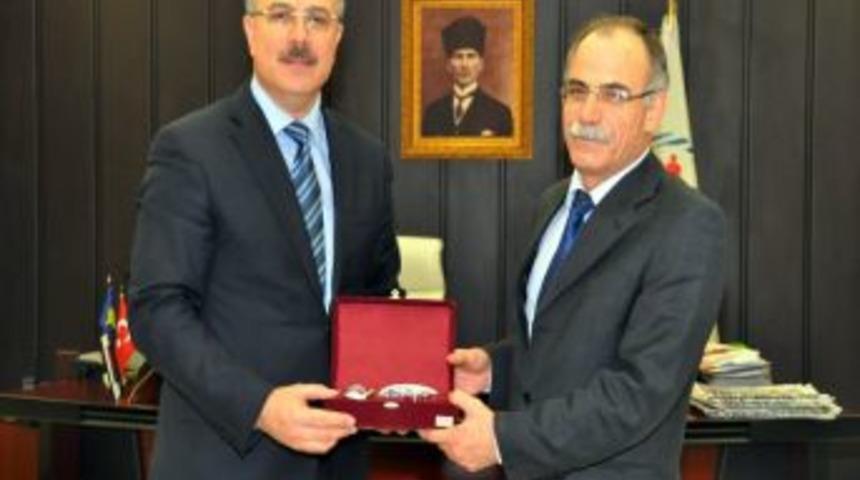 Canik Başarı &Uuml;niversitesi Rekt&ouml;r&uuml; Bekdemir, OM&Uuml; Rekt&ouml;r&uuml; Akan'ı ziyaret etti