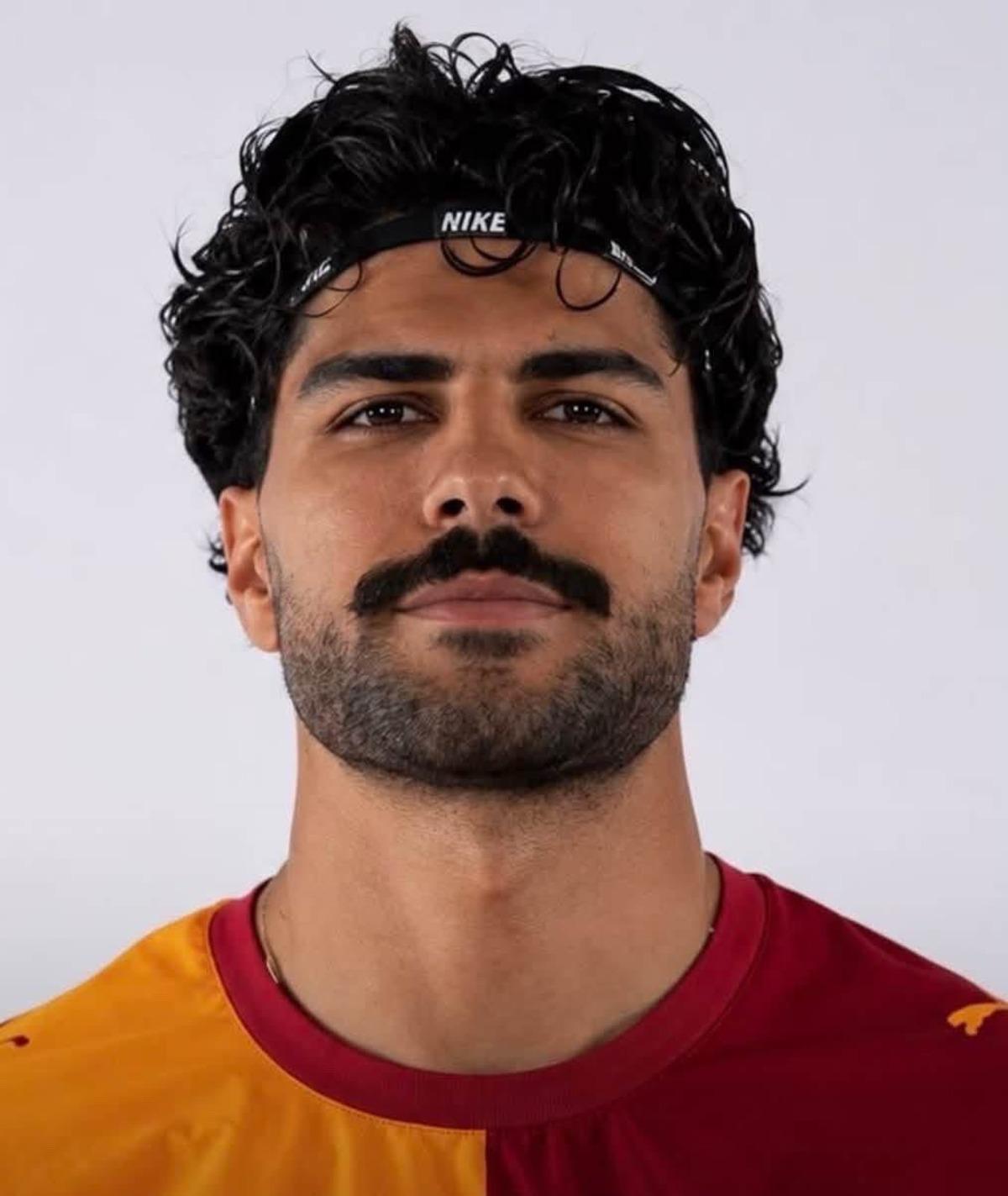 İkiz olsalar bu kadar! Eren Elmalı ile Carlos Alcaraz ın benzerliği gündem oldu 1