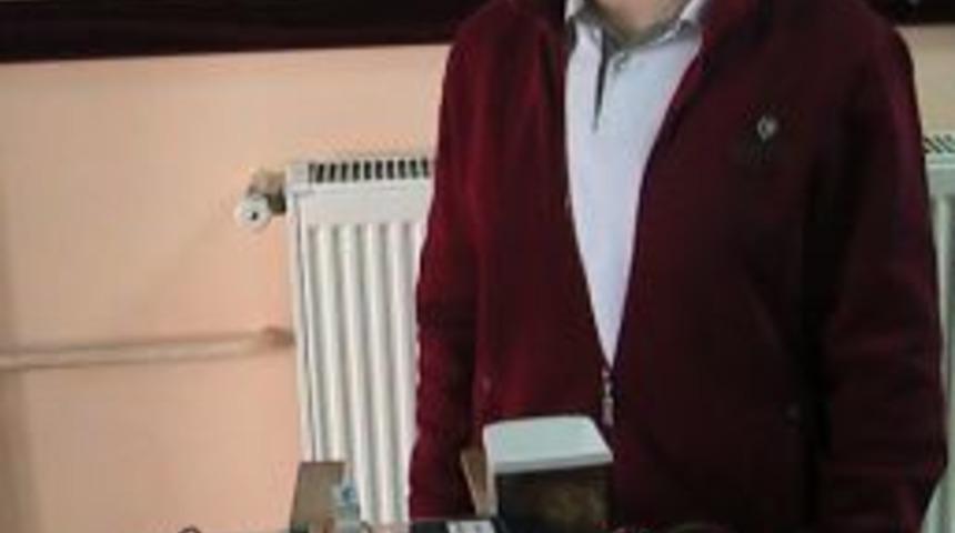 Akvaryum i&ccedil;in yemleme otomatı geliştirdi