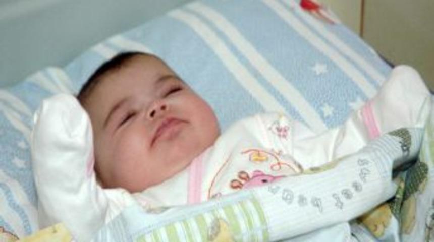 Eksi 2 derecede sokağa bırakılan bebeğin annesi bulunamadı