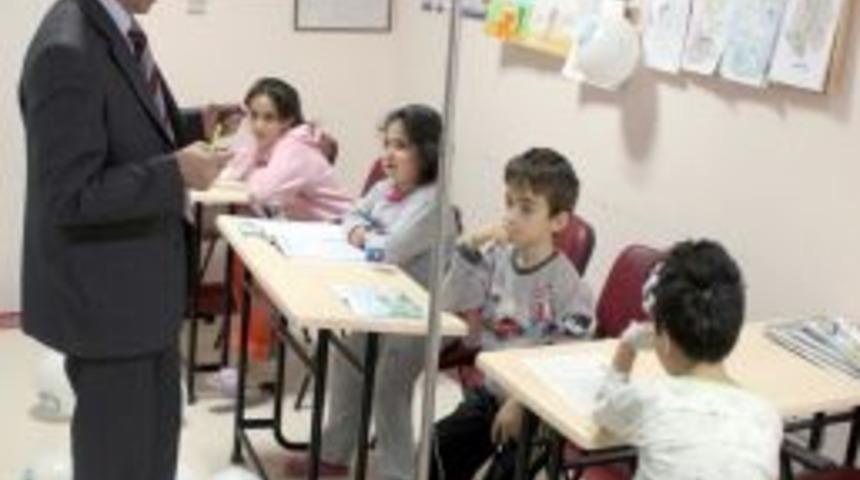 BEAH'taki hastane okulu ile &ouml;ğrenciler eğitimlerinden geride kalmıyor