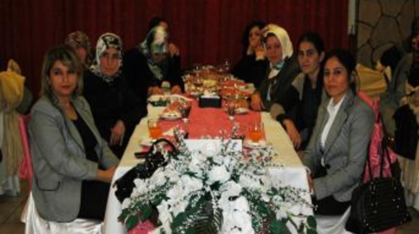 Berra Derneği, aile i&ccedil;i iletişimin p&uuml;f noktalarını masaya yatırdı