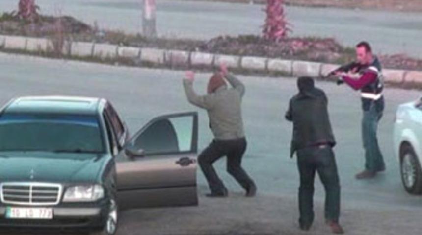 Nefes kesen uyuşturucu operasyonu kamerada