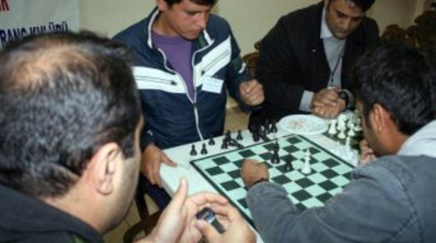 Midyat&rsquo;ta 6. Faysal Durmaz Satran&ccedil; Turnuvası sona erdi