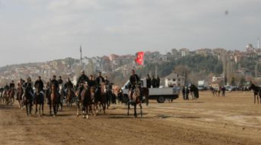 Ata sporu Rahvan atlar Bursa&rsquo;da koştu