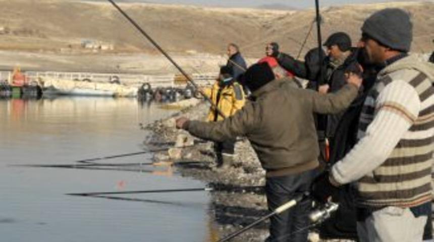 Yamula Baraj G&ouml;l&uuml;'nde balık avcılığına ilgi artıyor