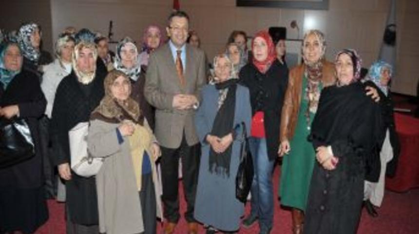 Şanlıurfa'yı gezen Altındağlı kadınlardan Başkan Tiryaki'ye teşekk&uuml;r