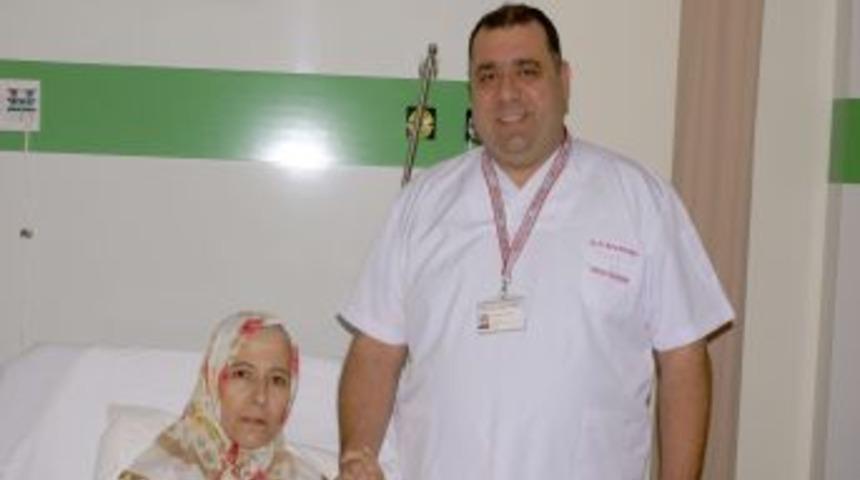 43 yaşındaki kadın hastadan 10 kilo kist çıkarıldı