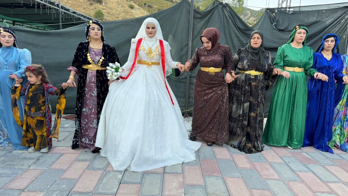 Bunun adı kısıtlamaymış... Bu düğünde maksimum 11 Cumhuriyet altını takabilirsiniz! 3