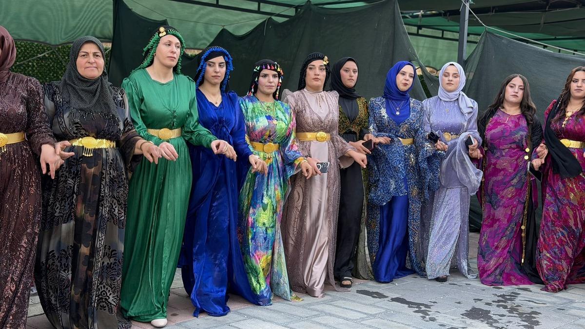 Bunun adı kısıtlamaymış... Bu düğünde maksimum 11 Cumhuriyet altını takabilirsiniz! 2