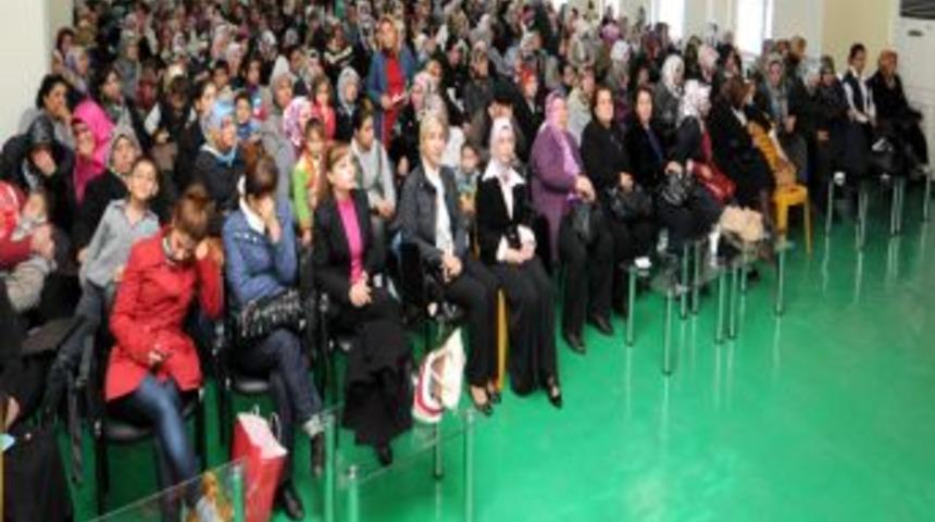 Bayanlara, &lsquo;İslamiyet&rsquo;te evlilik tanışma ve nişanlılık&rsquo; anlatıldı