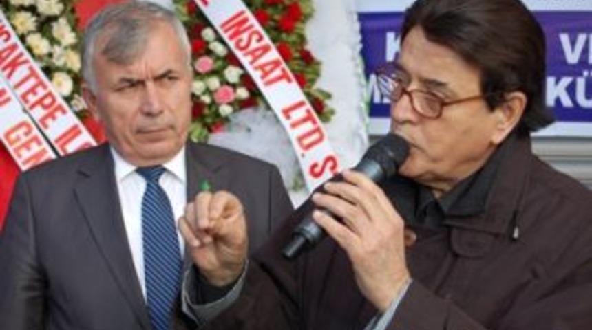 &Uuml;nl&uuml; sanat&ccedil;ı son konserini Niksar&rsquo;da verecek