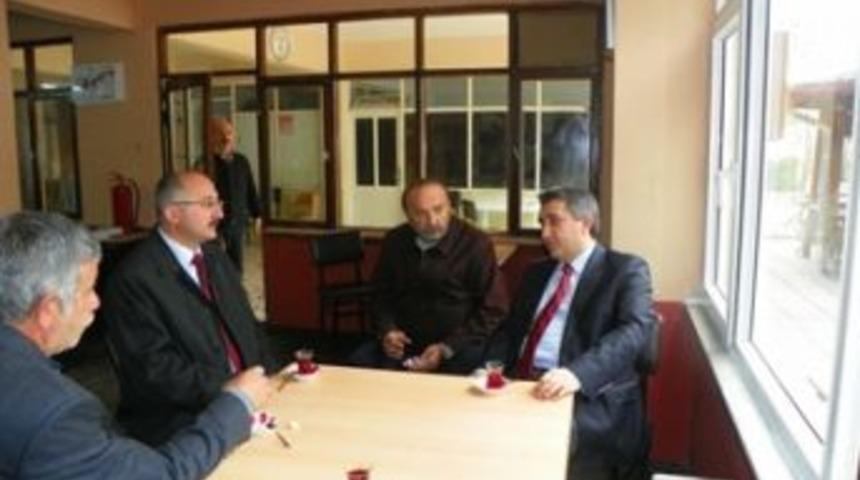 Kaymakam k&ouml;yde sorunları dinledi