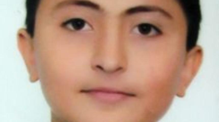 &Uuml;niversiteli gence &ouml;nce otomobil sonra minib&uuml;s &ccedil;arptı