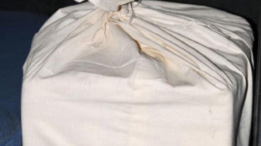 M&uuml;h&uuml;rl&uuml; kutudan bebek cesedi yerine buz &ccedil;ıktı