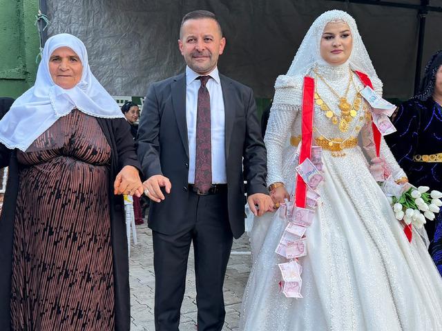 Bunun adı kısıtlamaymış... Bu d&uuml;ğ&uuml;nde maksimum '11 Cumhuriyet altını' takabilirsiniz!