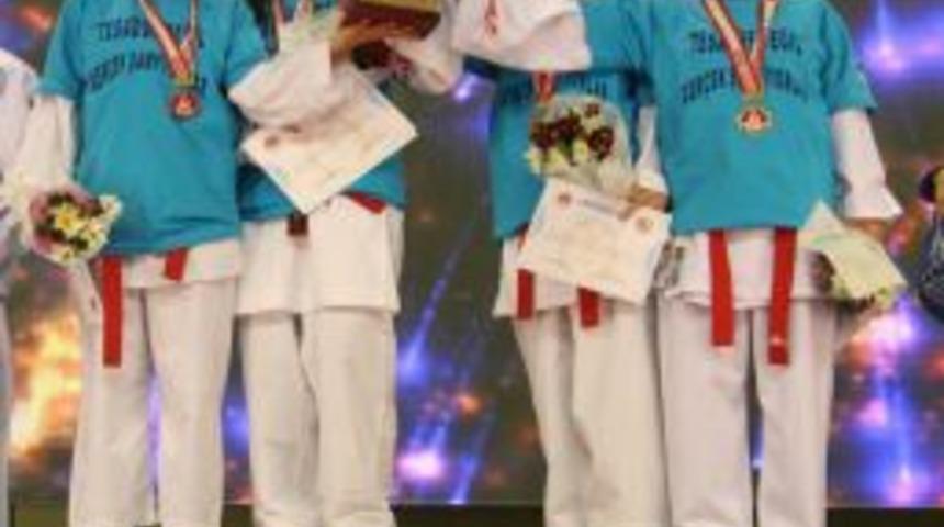 D&uuml;nya Kul&uuml;pler Karate Kupası yapılan finallerle sona erdi