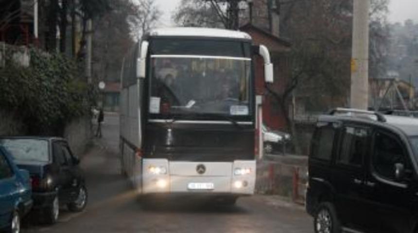 Van'dan gelen 56 kişilik depremzede, Zonguldak'a ulaştı