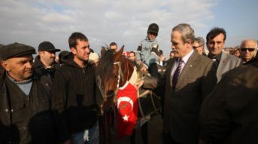 Rahvan atlar, bin yıllık gelenek i&ccedil;in koştu