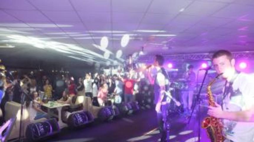 İznik&rsquo;te gen&ccedil;ler Tan ile coştu