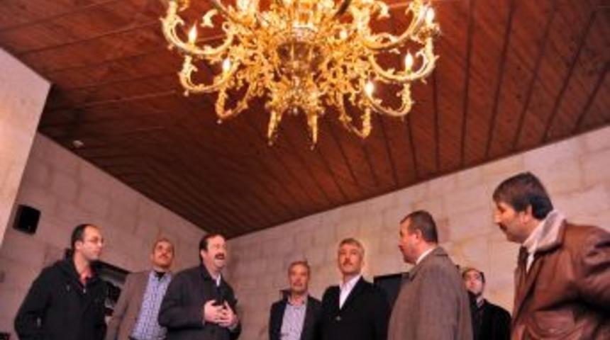 Kapadokya'nın tarihi otellerinin mobilyaları el işlemeciliğiyle ta&ccedil;lanacak