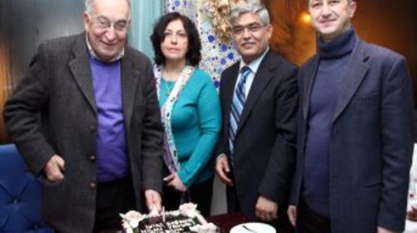 Şair Hilmi Yavuz&rsquo;a doğum g&uuml;n&uuml; s&uuml;rprizi