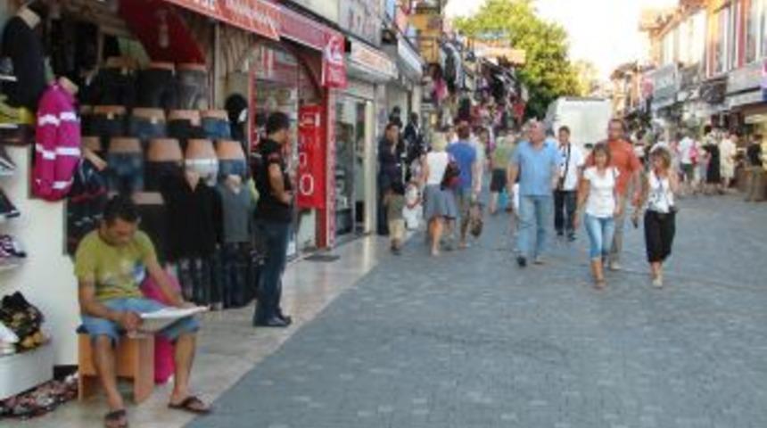 G&uuml;ldal: D&uuml;kkanlara yabancı dilde isim vermek turiste farklılık oluşturmuyor