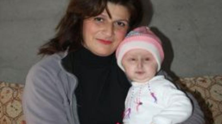 9 yaşındaki Melek amansız hastalığın pen&ccedil;esinde kıvranıyor