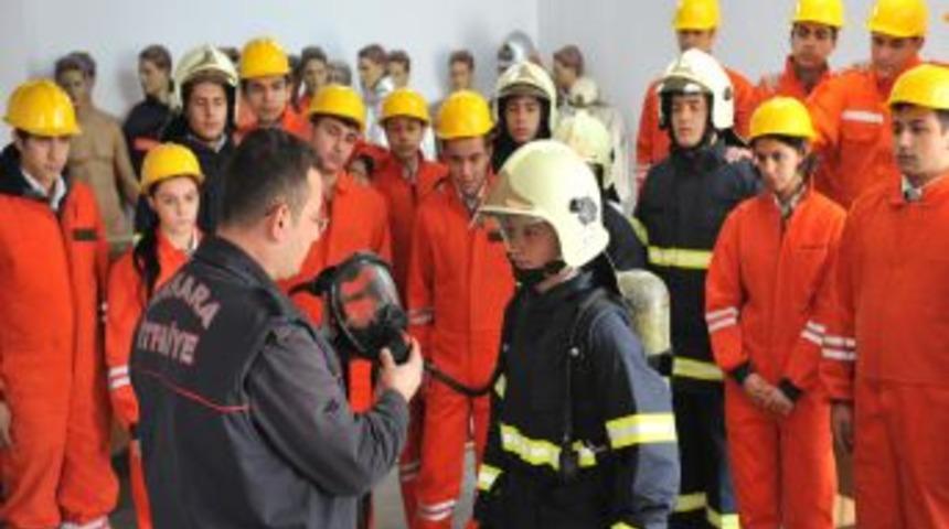 Ankara İtfaiyesi'nden meslek liseli gen&ccedil;lere eğitim