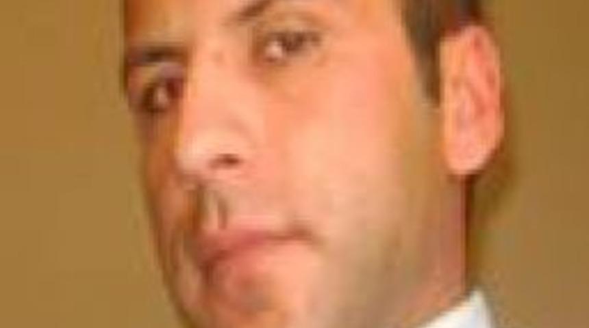 Siparişle &ccedil;alışan oto hırsızları, tanınmamak i&ccedil;in estetik yaptırmış