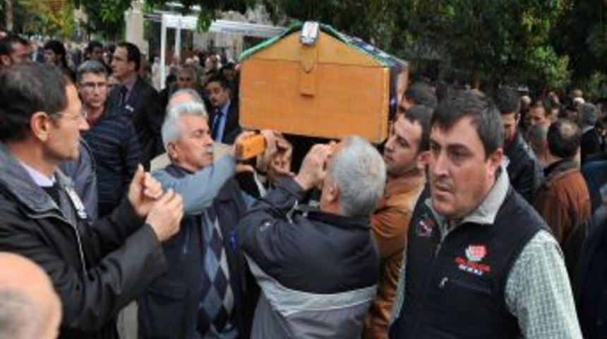 Teknenin alabora olması sonucu denizde boğulan B&uuml;lent Ok toprağa verildi