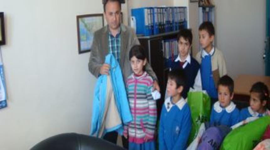 Geliştirdikleri projeyle fakir &ouml;ğrencileri sevindiriyorlar