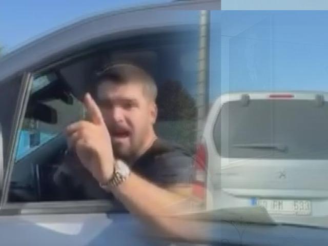 Maganda dehşeti! Kadın s&uuml;r&uuml;c&uuml;n&uuml;n &ouml;n&uuml;n&uuml; kesti
