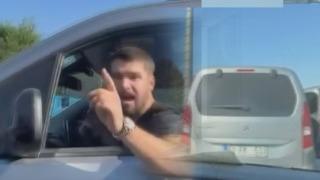 Bakırköy'de maganda dehşeti! Kadın sürücünün önünü kesti