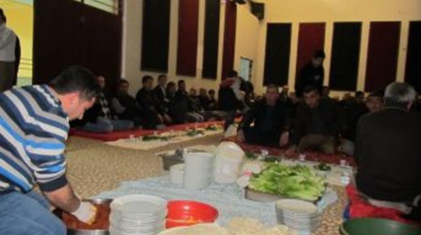 Veliler, okuldaki sıra gecesinde coştu