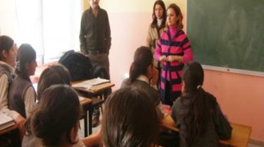 Liseli gen&ccedil;ler diyabet konusunda bilgilendirildi