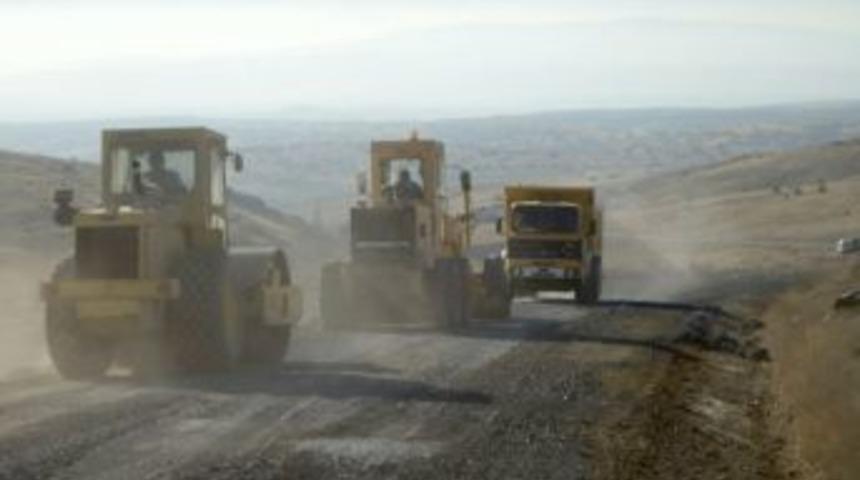 Firmalar zarar verdikleri yolu bir milyon 720 bin liraya yeniden yaptıracak